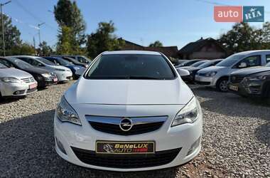 Хэтчбек Opel Astra 2011 в 