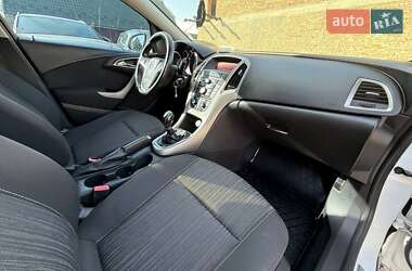Хэтчбек Opel Astra 2011 в 