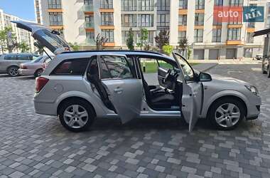 Универсал Opel Astra 2010 в 