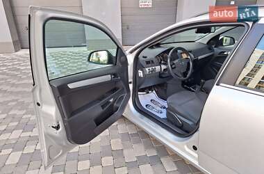 Универсал Opel Astra 2010 в 