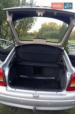 Хэтчбек Opel Astra 2000 в 