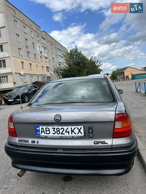 Седан Opel Astra 1993 в Хмельнике