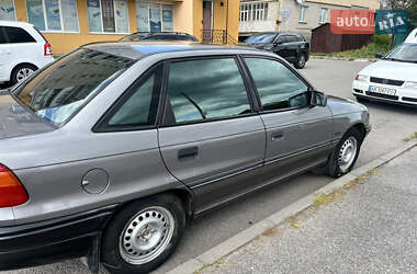 Седан Opel Astra 1993 в 