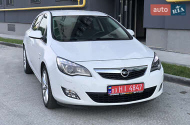 Хэтчбек Opel Astra 2011 в 