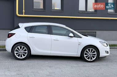 Хэтчбек Opel Astra 2011 в 