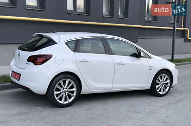 Хэтчбек Opel Astra 2011 в 