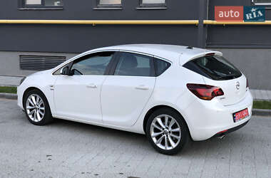 Хэтчбек Opel Astra 2011 в 