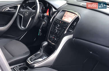 Хэтчбек Opel Astra 2011 в 