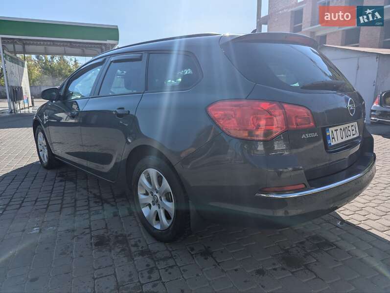 Универсал Opel Astra 2015 в Ивано-Франковске