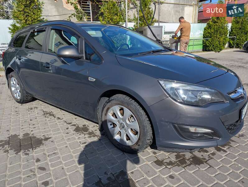 Универсал Opel Astra 2015 в Ивано-Франковске