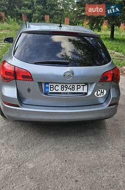 Универсал Opel Astra 2011 в 