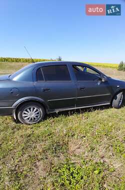 Седан Opel Astra 2004 в 