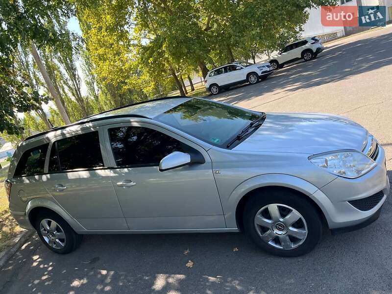 Универсал Opel Astra 2009 в Южноукраинске