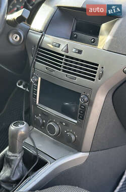 Универсал Opel Astra 2006 в 