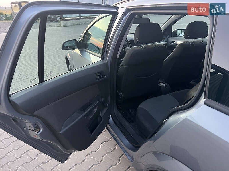 Универсал Opel Astra 2008 в Рожище