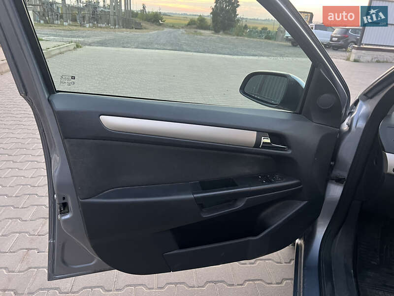 Универсал Opel Astra 2008 в Рожище