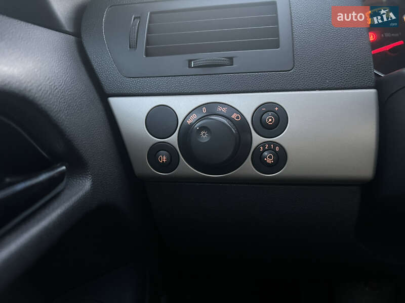 Универсал Opel Astra 2008 в Рожище