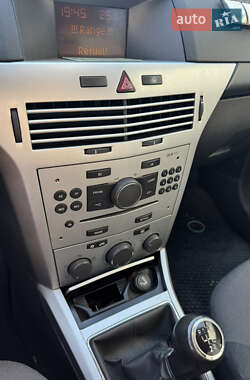 Универсал Opel Astra 2011 в 