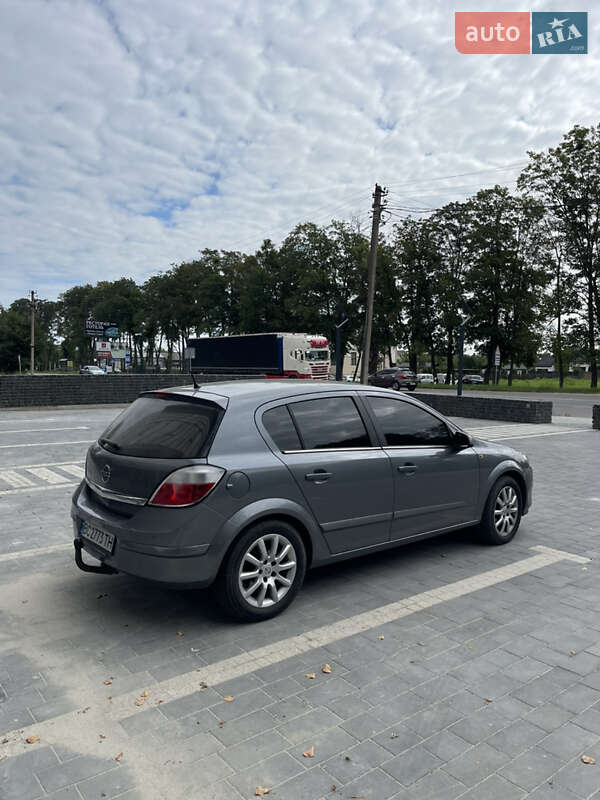 Хэтчбек Opel Astra 2004 в Стрые