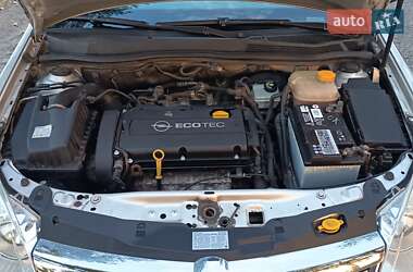 Хэтчбек Opel Astra 2009 в 