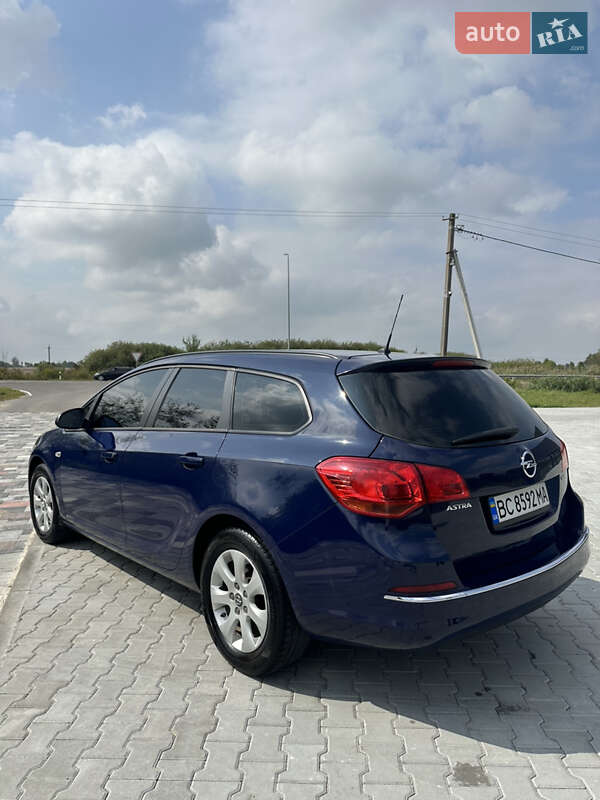 Універсал Opel Astra 2015 в Львові