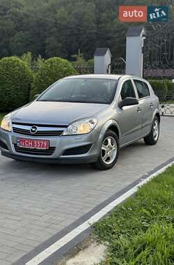 Хетчбек Opel Astra 2009 в 