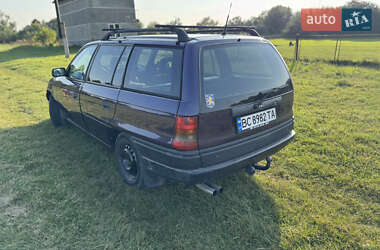 Универсал Opel Astra 1995 в 