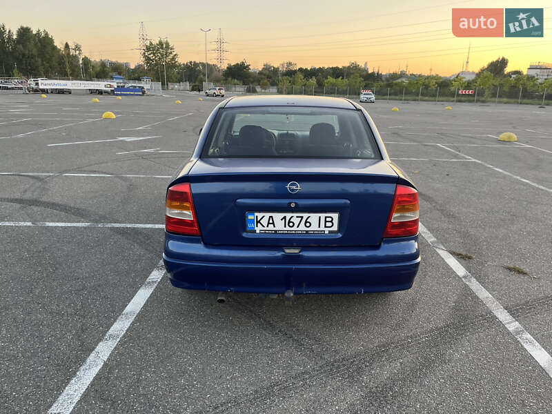 Седан Opel Astra 2006 в Киеве