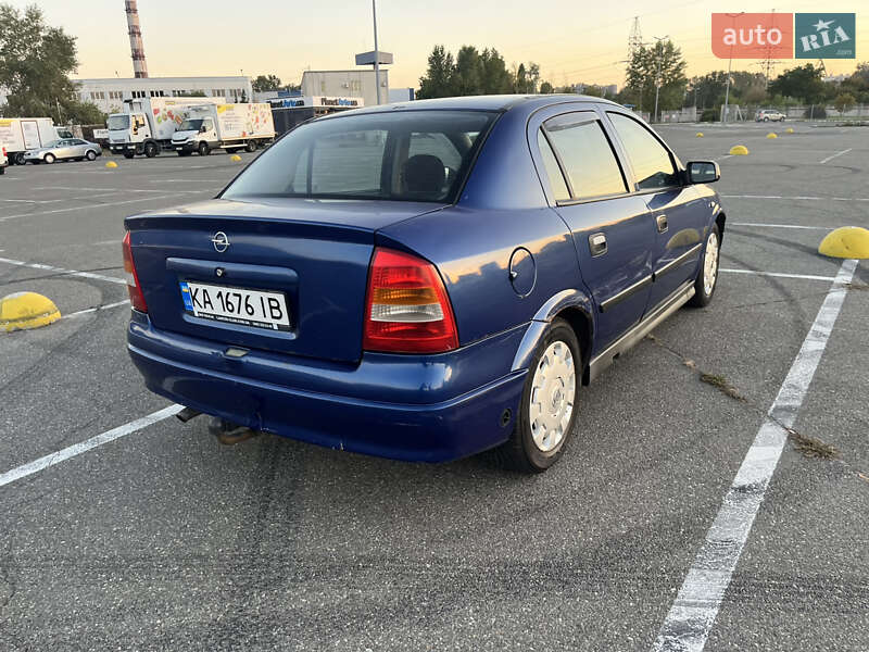 Седан Opel Astra 2006 в Киеве
