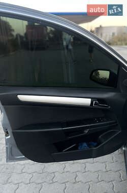 Хэтчбек Opel Astra 2007 в 