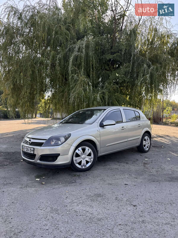 Хэтчбек Opel Astra 2006 в 