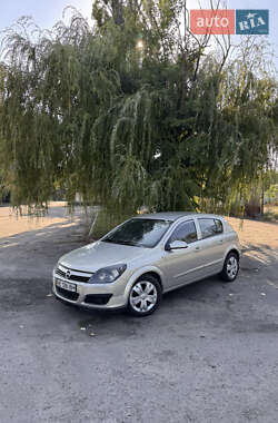 Хэтчбек Opel Astra 2006 в 