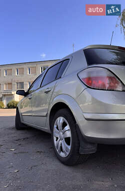 Хэтчбек Opel Astra 2006 в 