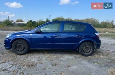 Хэтчбек Opel Astra 2005 в 