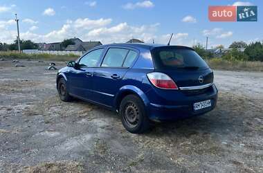 Хэтчбек Opel Astra 2005 в 