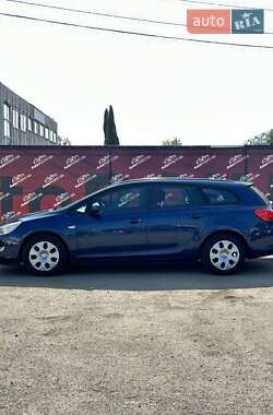 Универсал Opel Astra 2011 в 