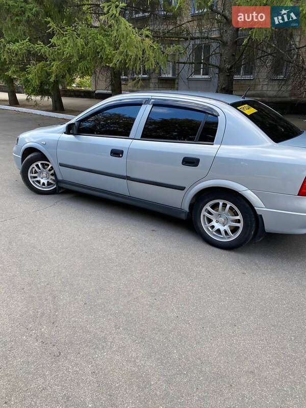 Седан Opel Astra 2004 в Желтых Водах