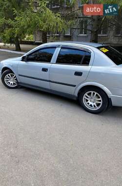Седан Opel Astra 2004 в 