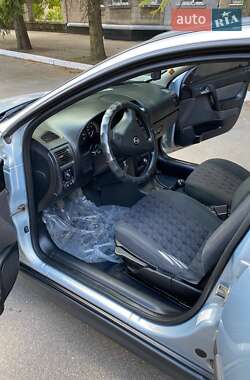 Седан Opel Astra 2004 в 