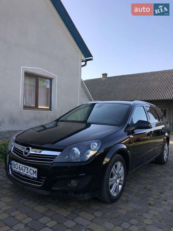 Универсал Opel Astra 2010 в Тернополе