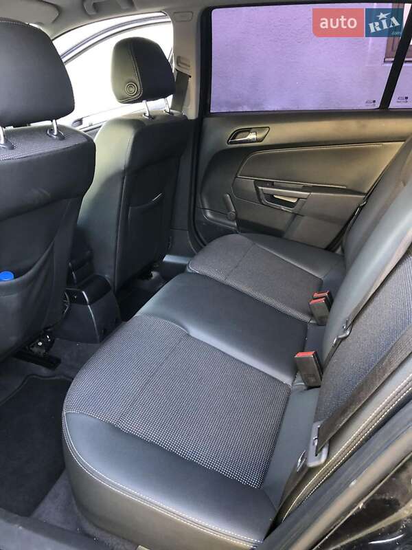 Универсал Opel Astra 2010 в Тернополе