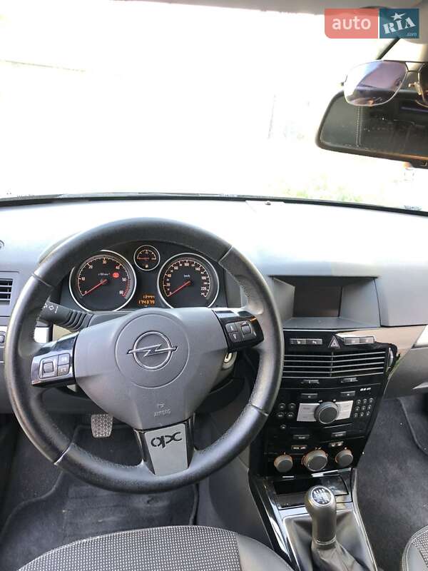 Универсал Opel Astra 2010 в Тернополе