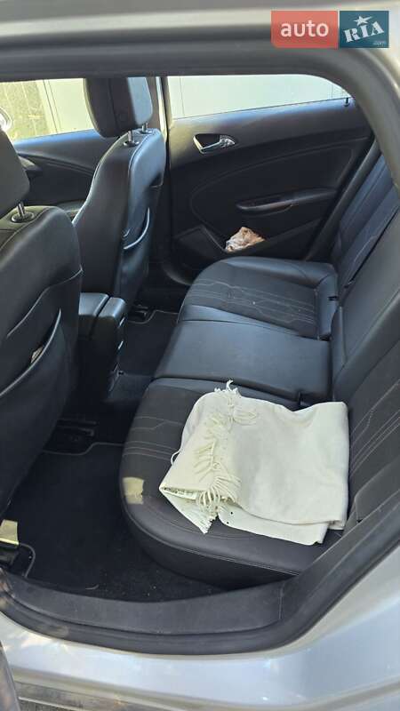 Універсал Opel Astra 2012 в Борисполі