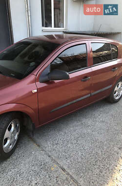 Хэтчбек Opel Astra 2006 в 
