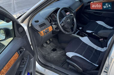Седан Opel Astra 2005 в 