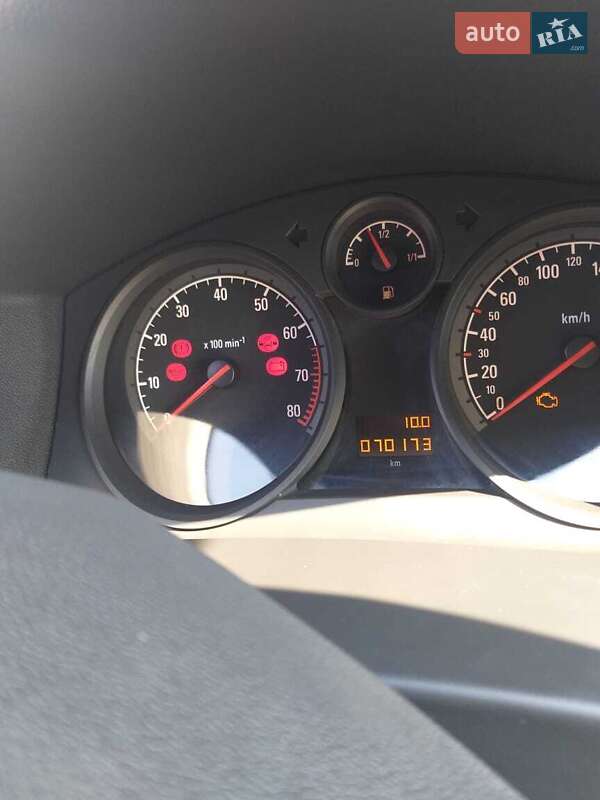 Универсал Opel Astra 2011 в Змиеве