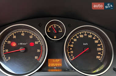 Хэтчбек Opel Astra 2005 в 