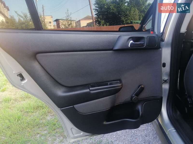 Седан Opel Astra 2008 в Казатине