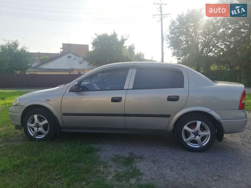Седан Opel Astra 2008 в Казатине