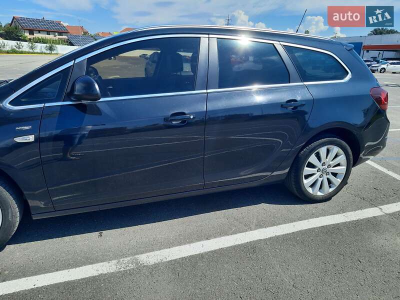 Универсал Opel Astra 2015 в Ужгороде